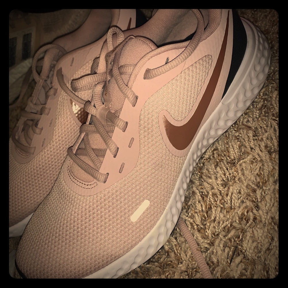 Women’s size 9 Nike Revolution Pink